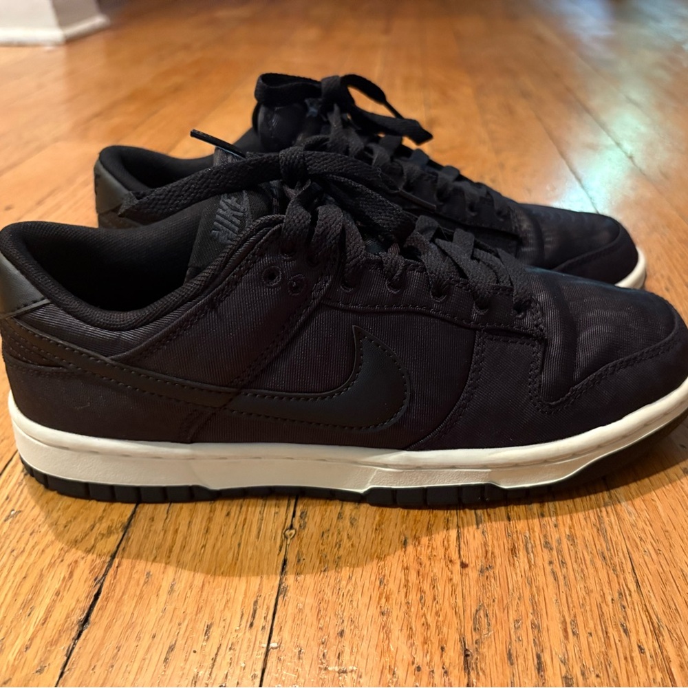 Nike Men's Black and White Sneakers